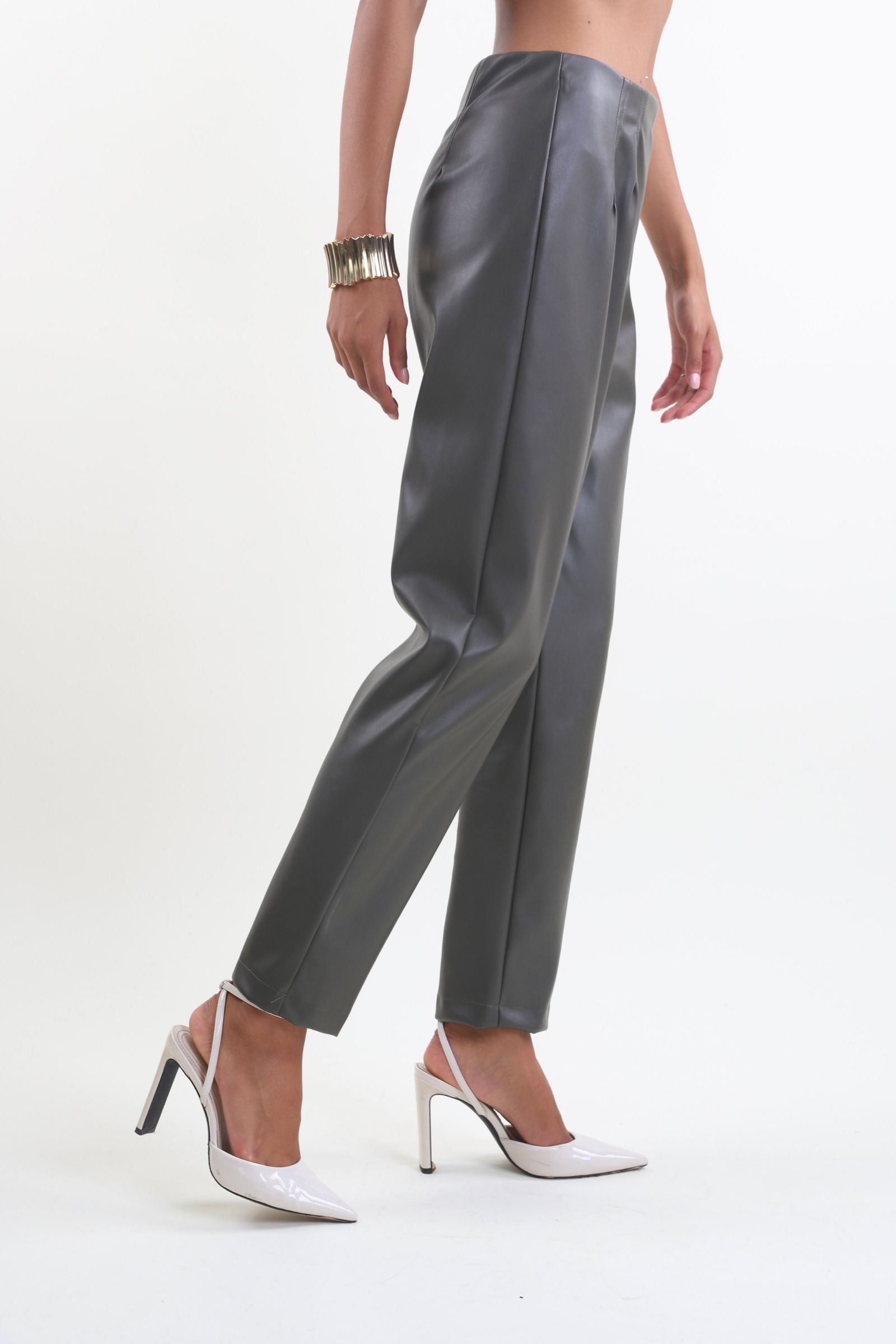 Pantalone slim fit in ecopelle