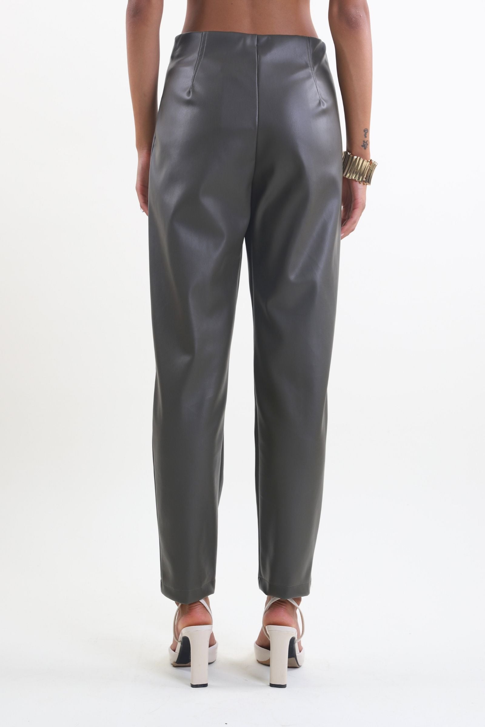 Pantalone slim fit in ecopelle