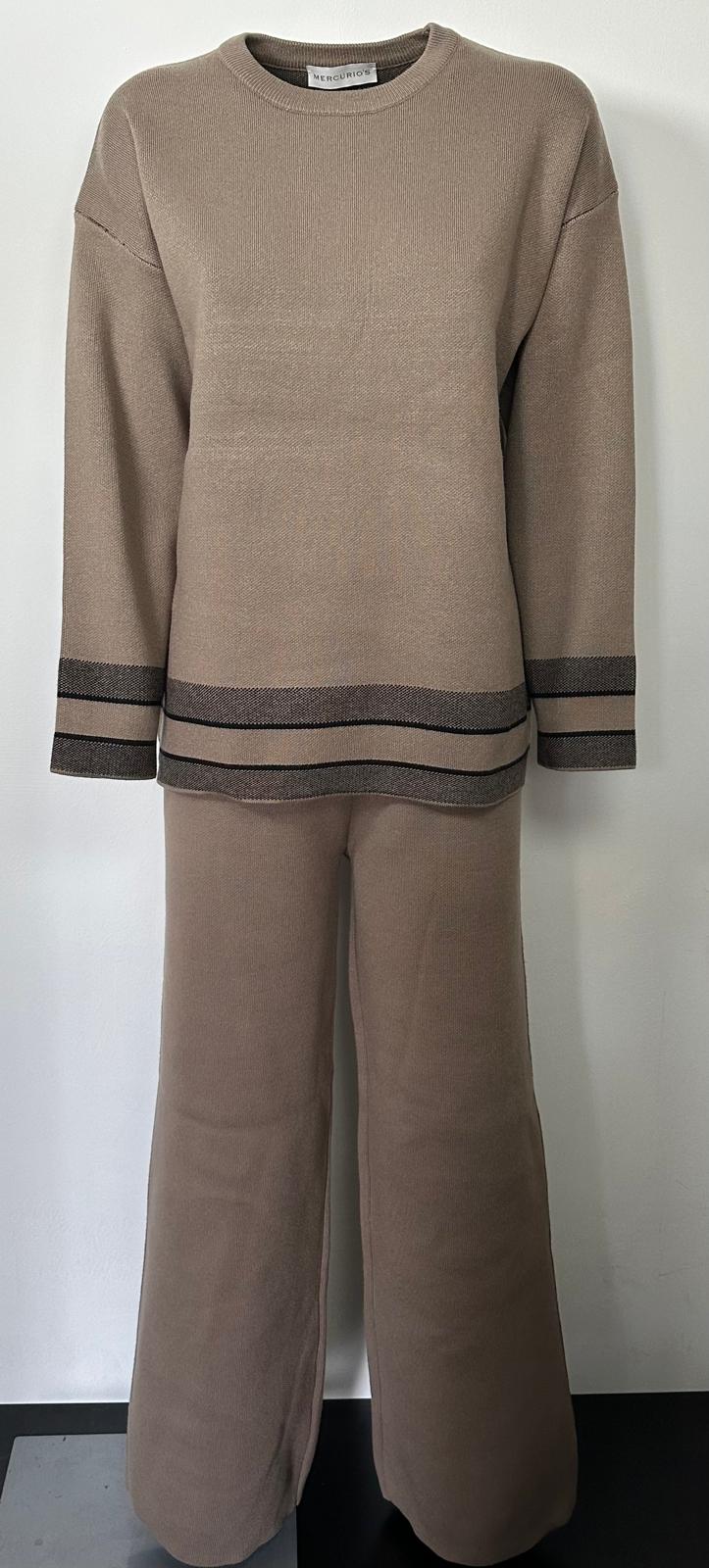 Completo in maglia con dettagli a contrasto