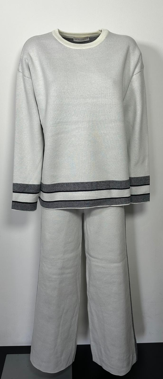 Completo in maglia con dettagli a contrasto