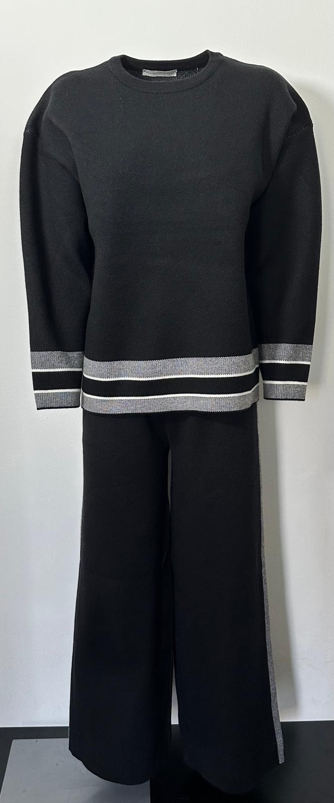 Completo in maglia con dettagli a contrasto