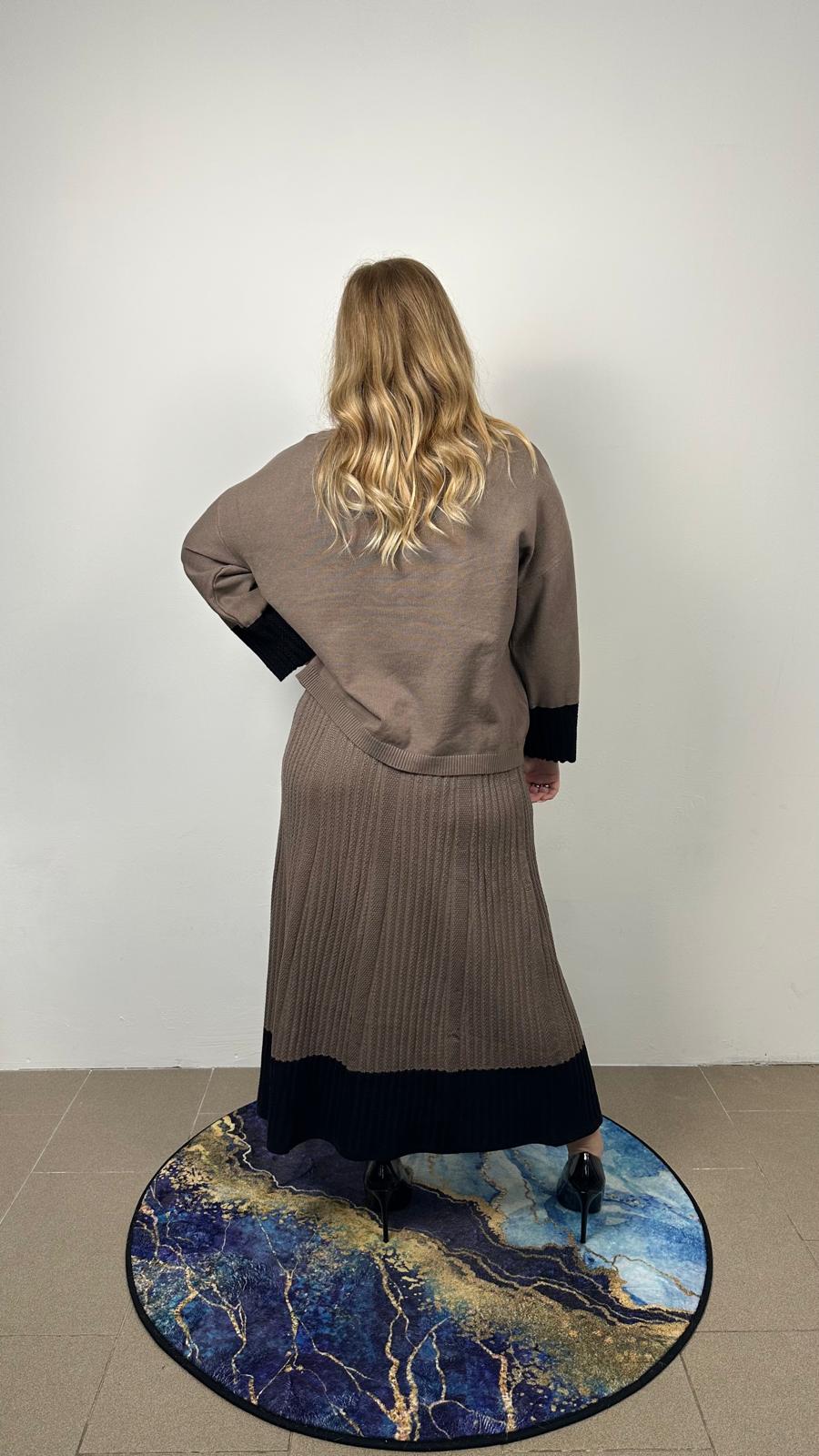 Completo in maglia con gonna