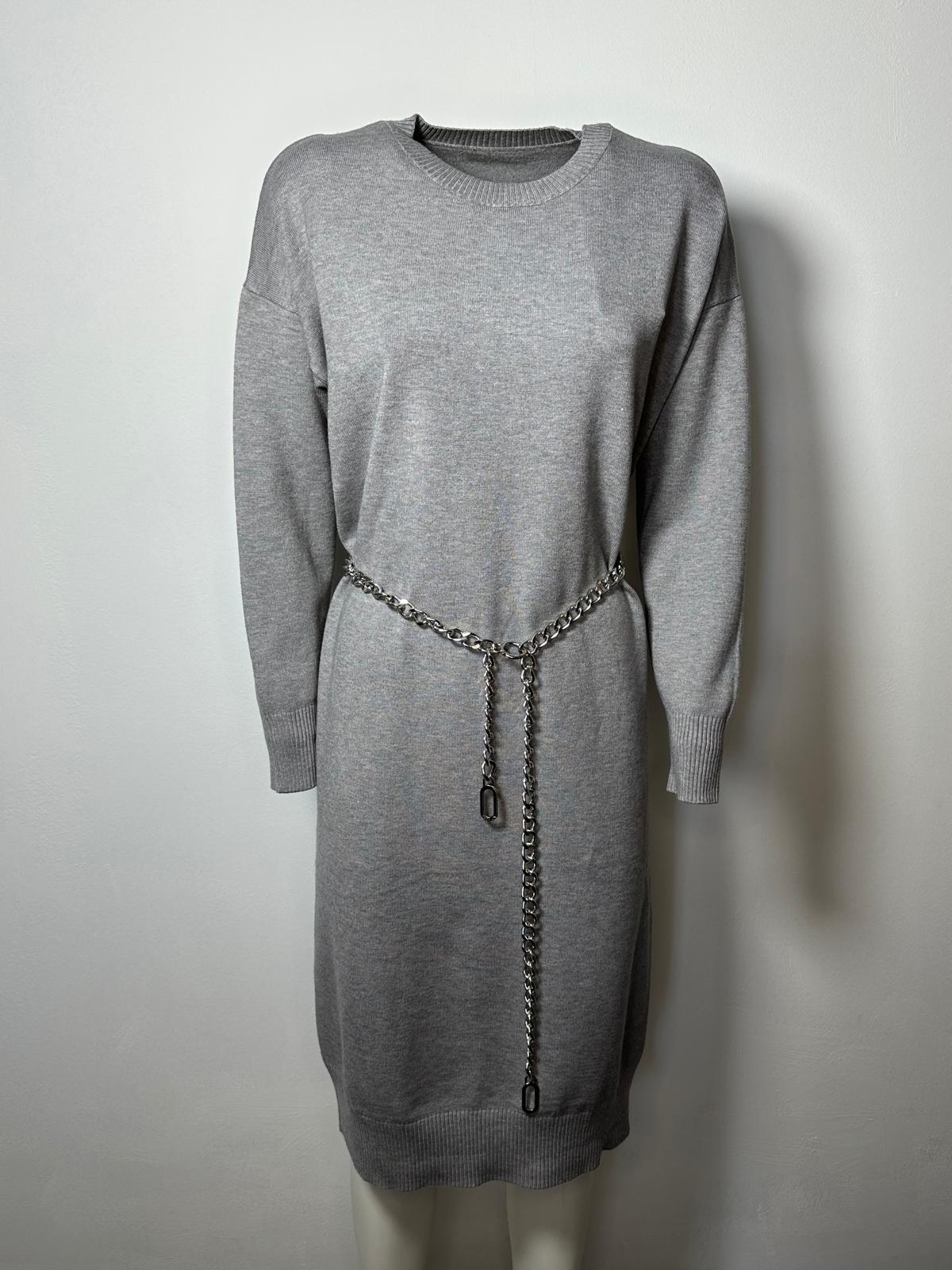 Abito in maglia con cintura a catena