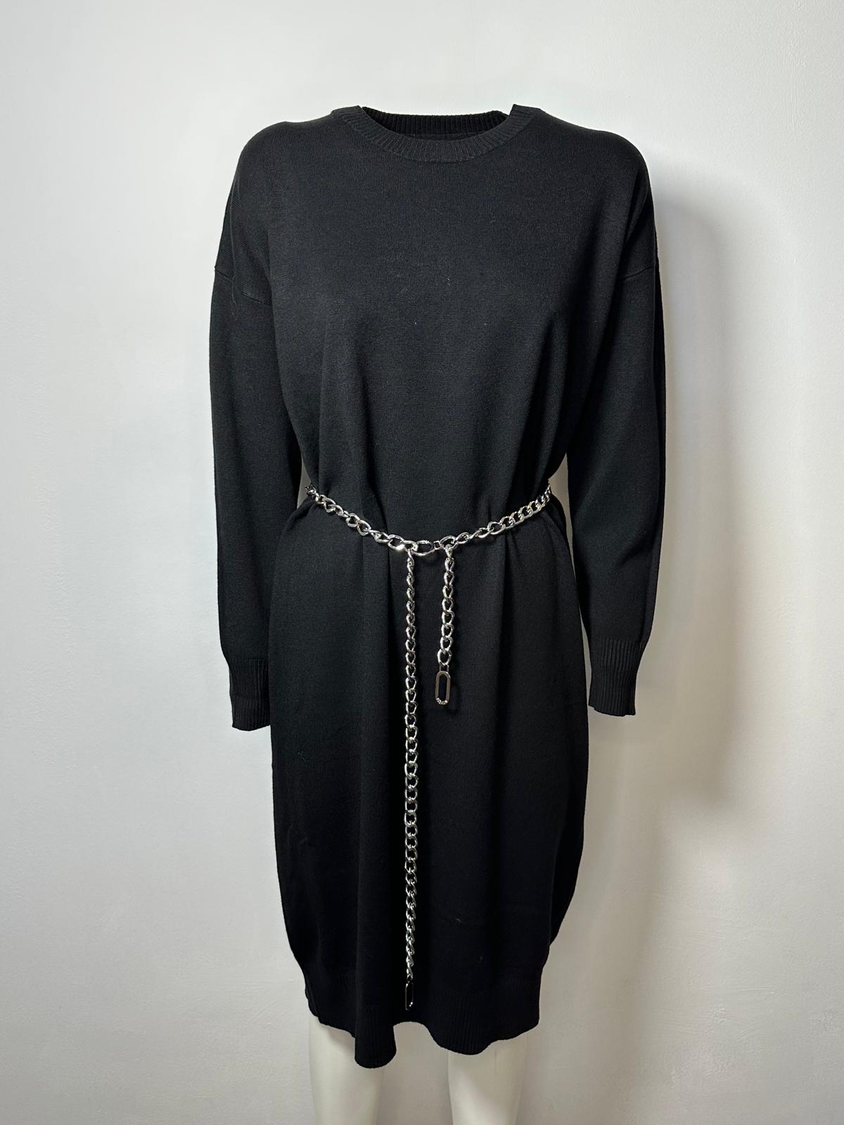 Abito in maglia con cintura a catena