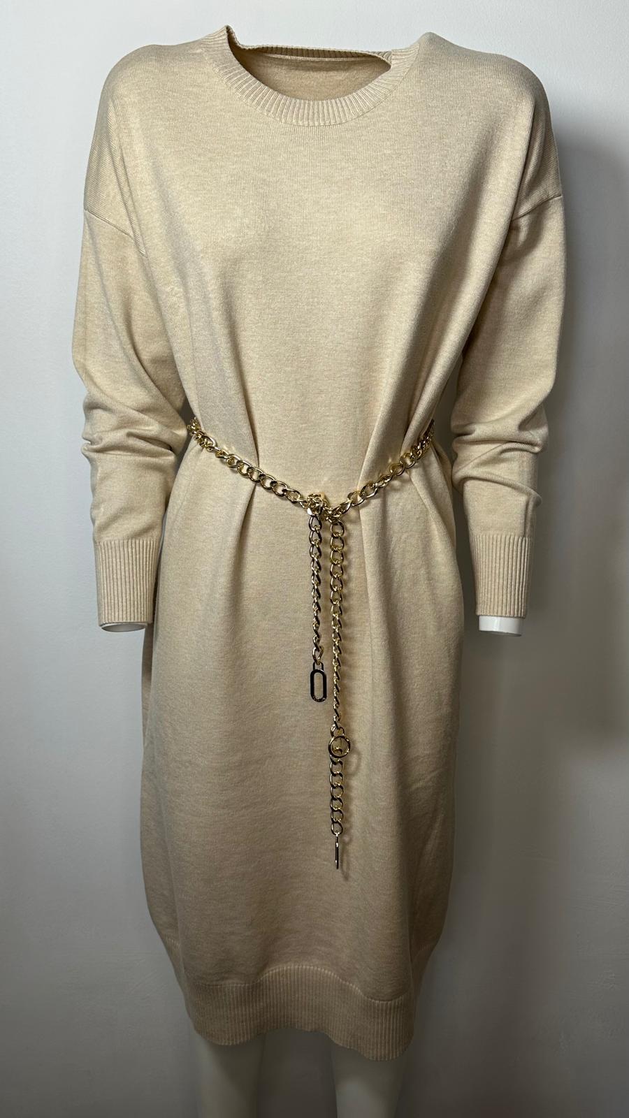 Abito in maglia con cintura a catena