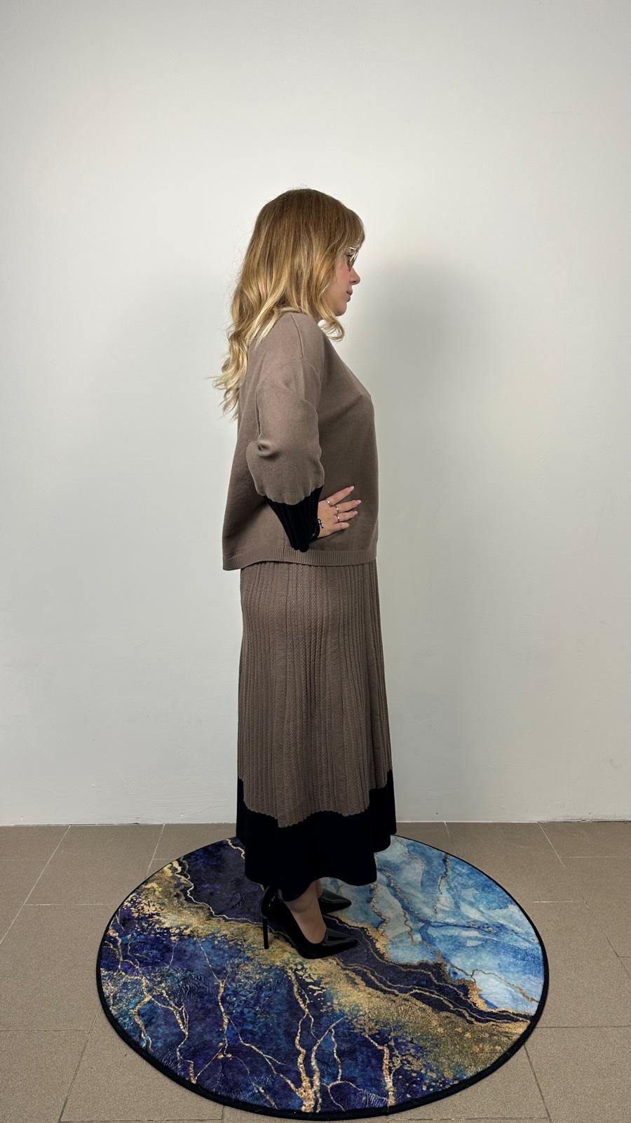 Completo in maglia con gonna