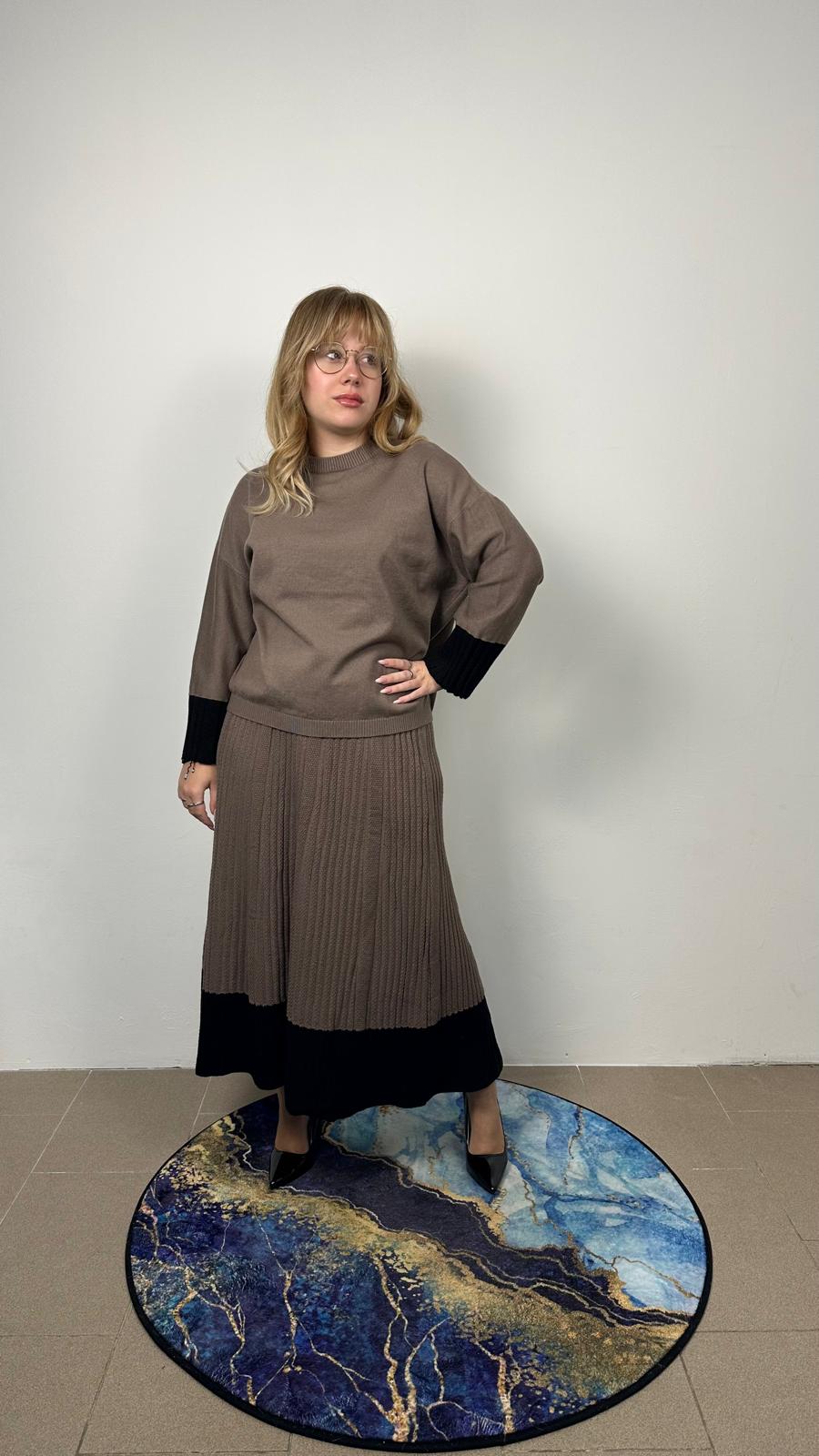 Completo in maglia con gonna