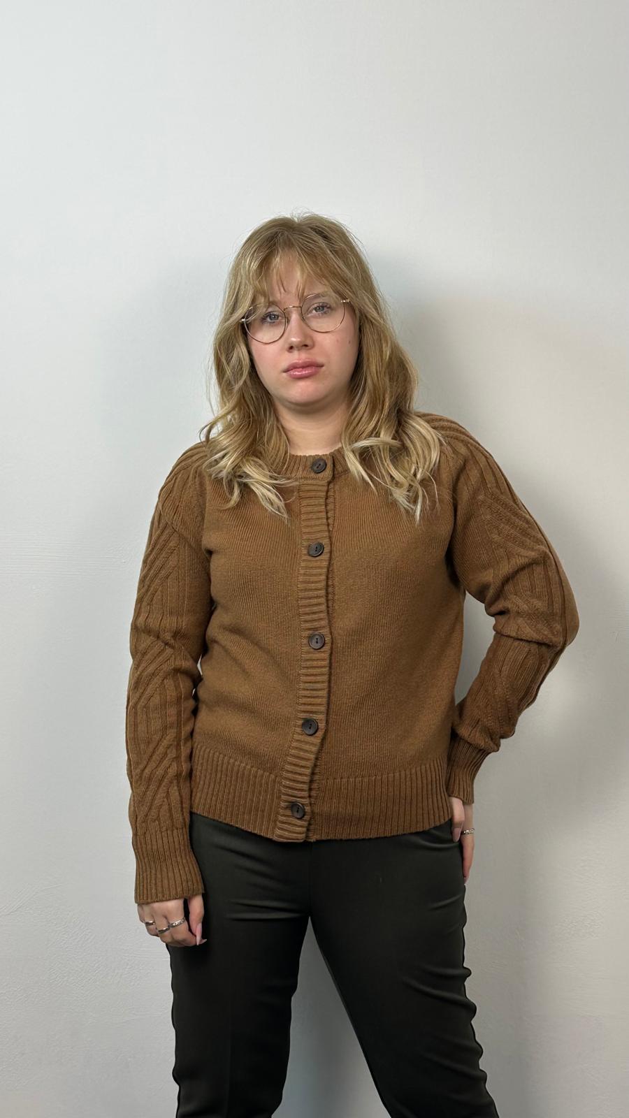 Cardigan con lavorazione a intreccio nelle maniche