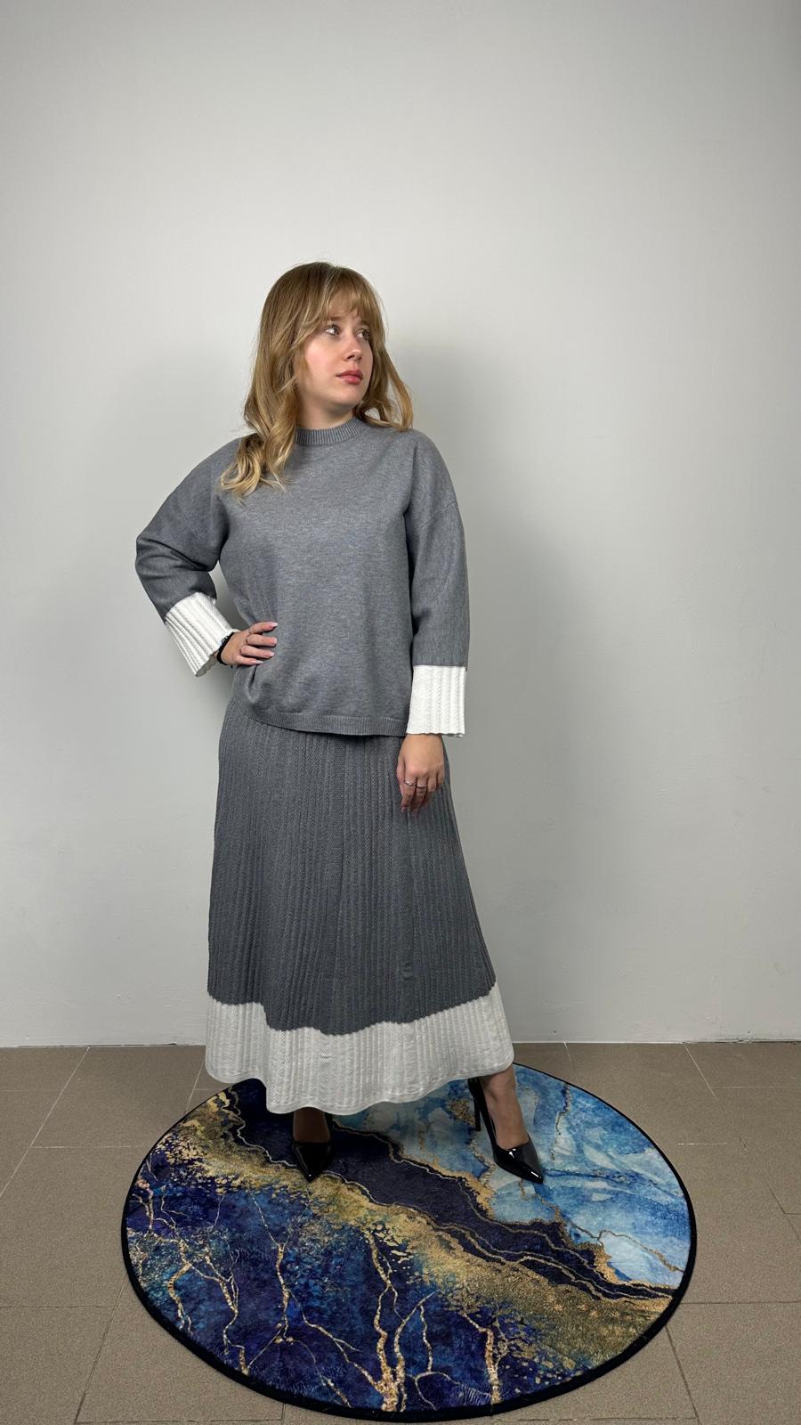 Completo in maglia con gonna