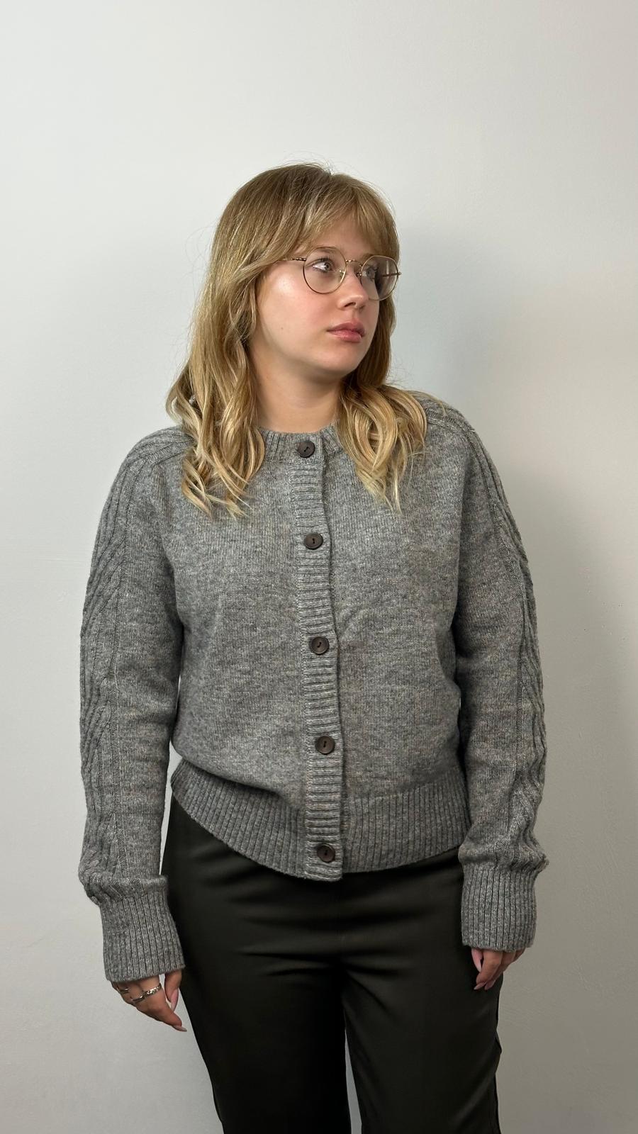 Cardigan con lavorazione a intreccio nelle maniche