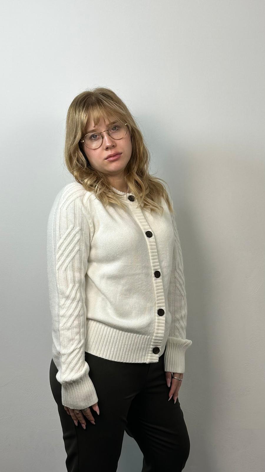 Cardigan con lavorazione a intreccio nelle maniche