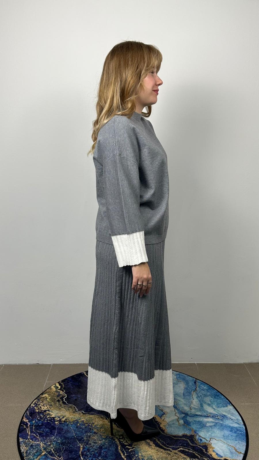 Completo in maglia con gonna