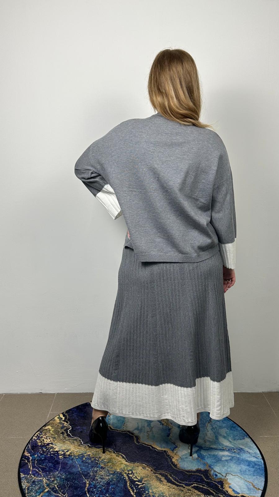 Completo in maglia con gonna