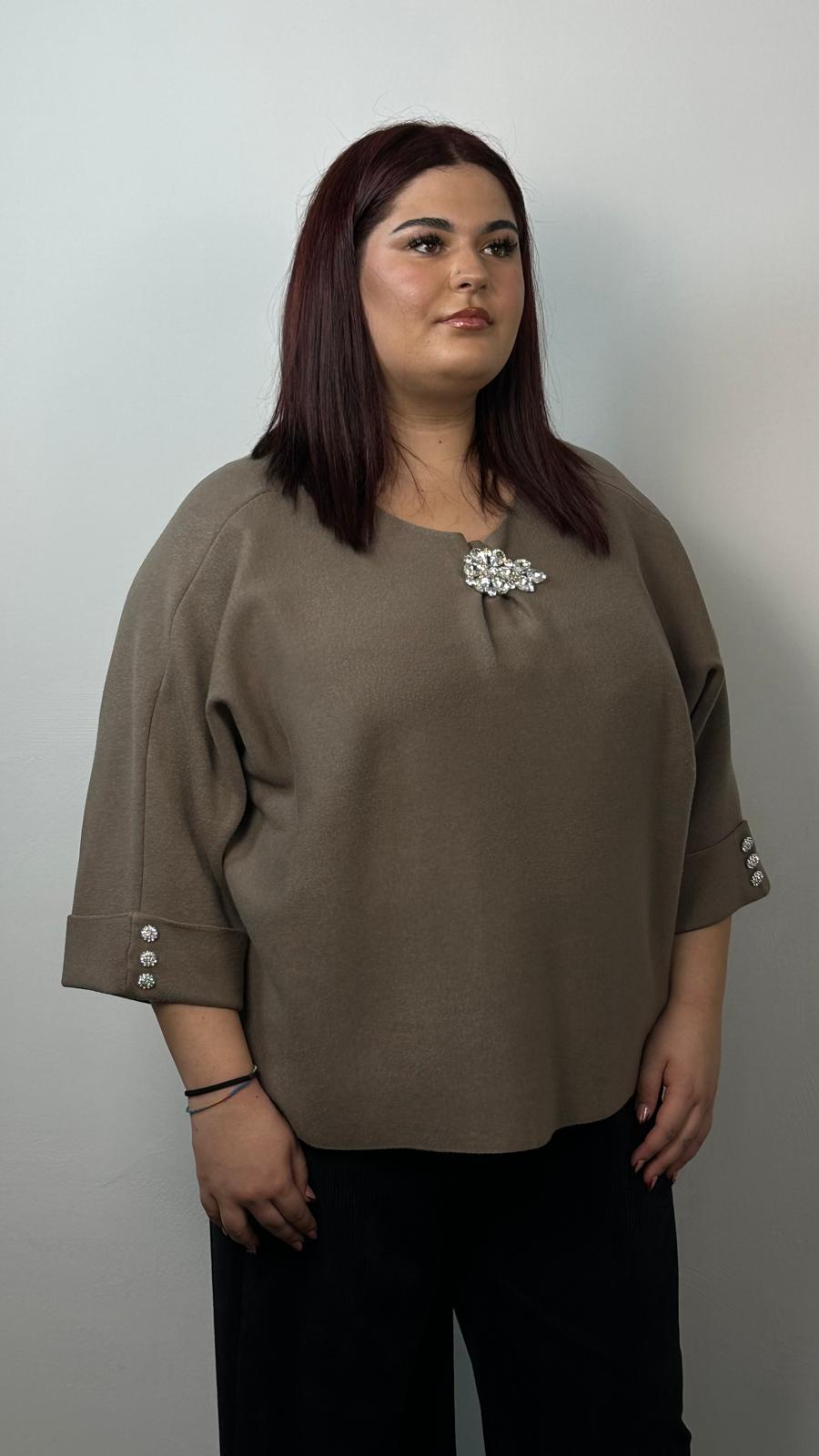 Maglia con spilla gioiello