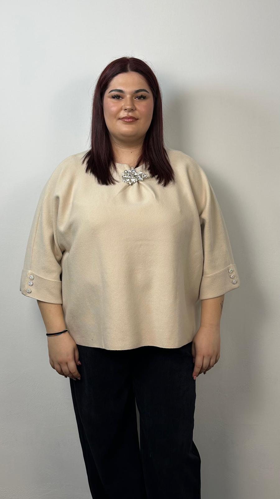 Maglia con spilla gioiello