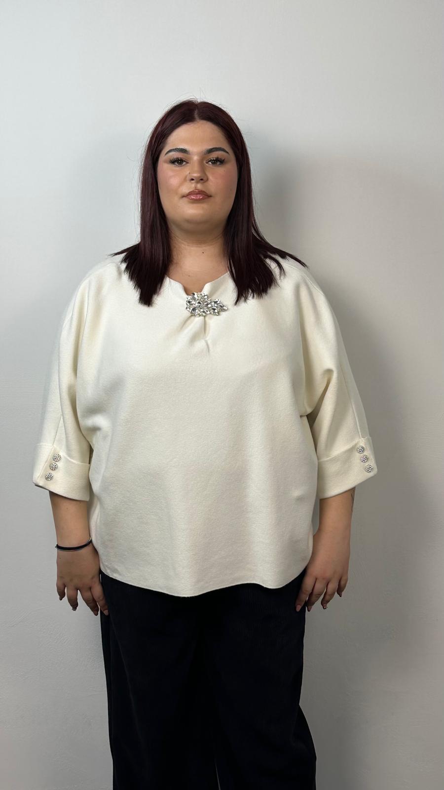 Maglia con spilla gioiello