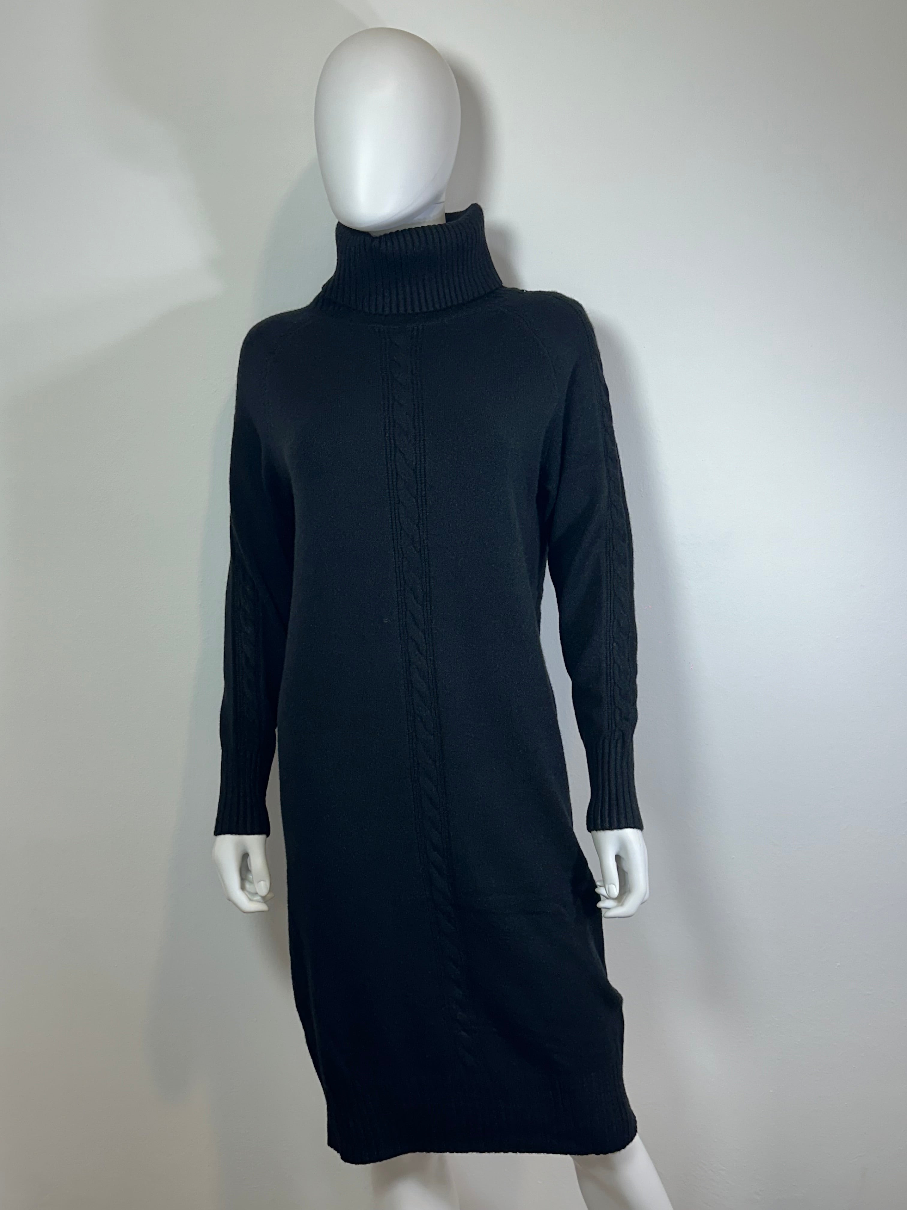 Vestito in maglia con collo alto