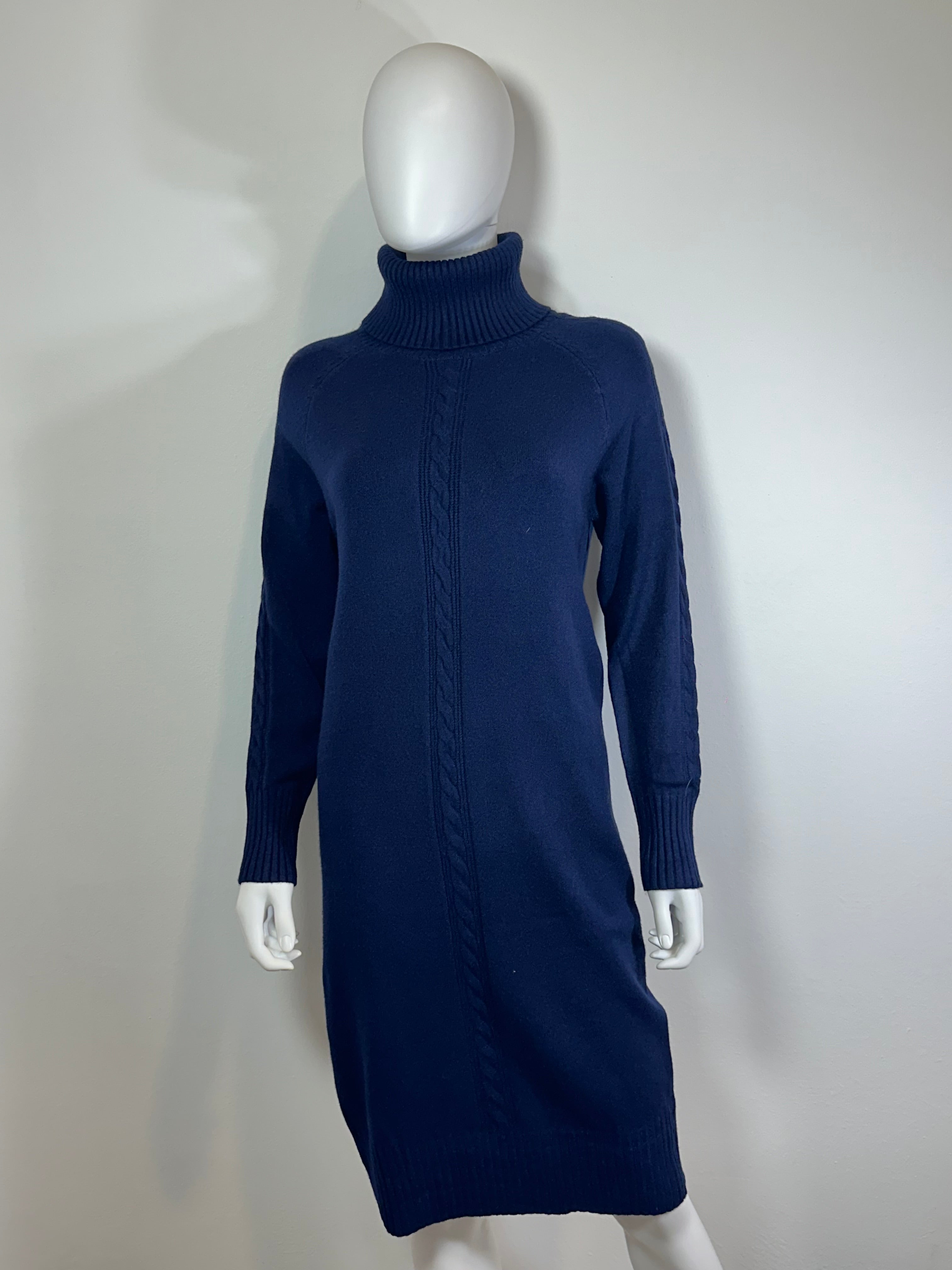 Vestito in maglia con collo alto