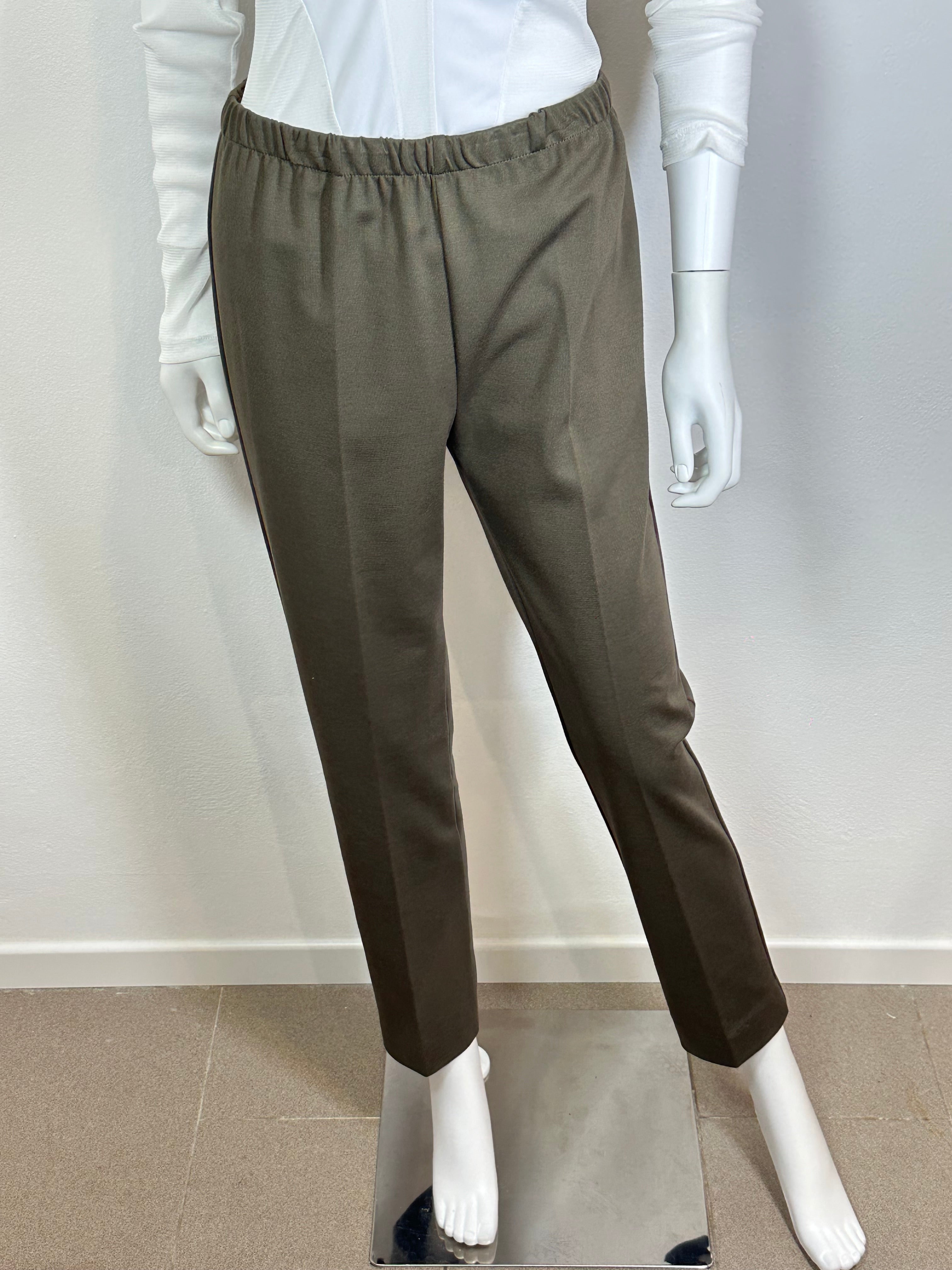 Pantalone modello spadino con elastico in vita