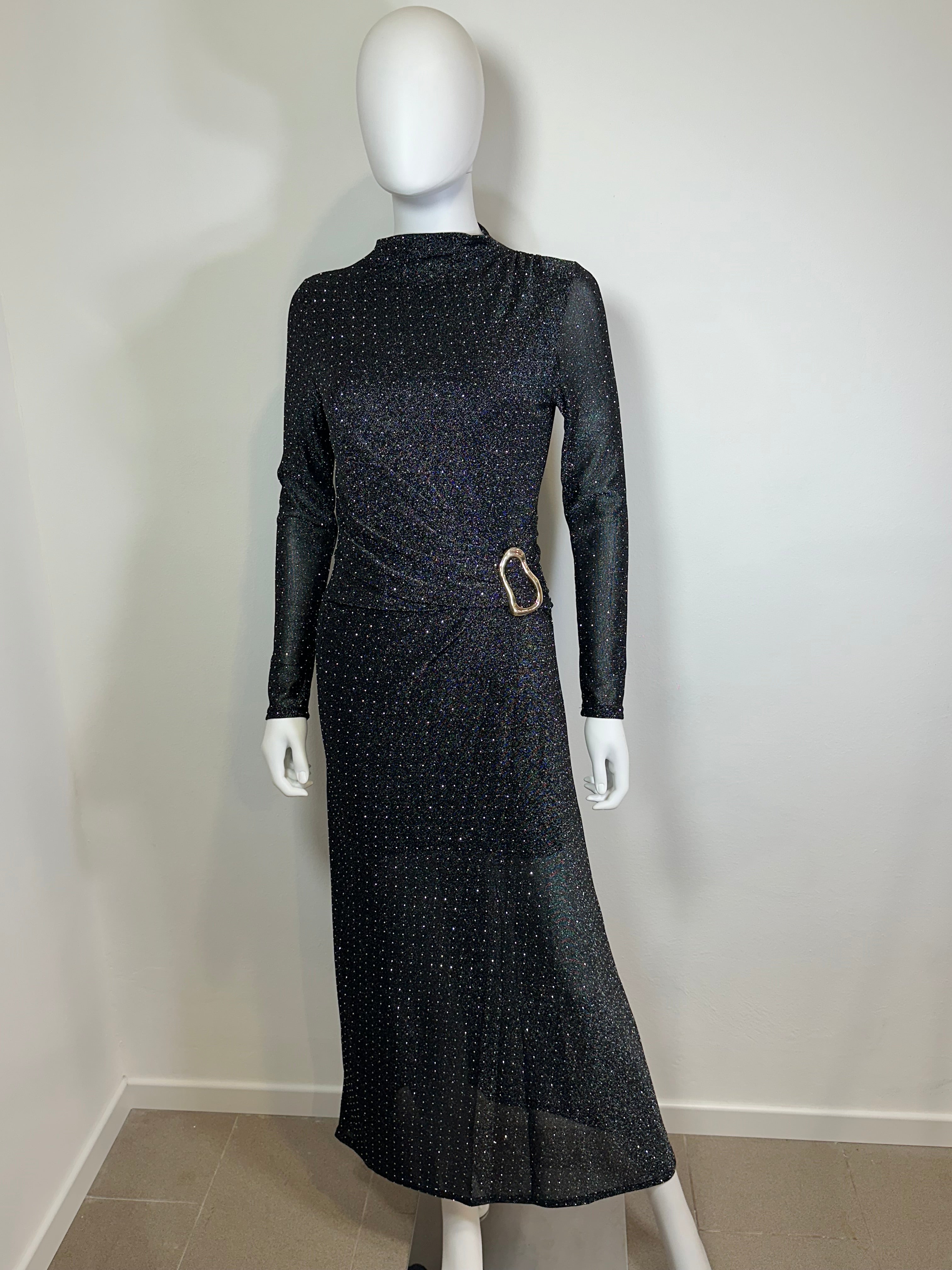 Vestito con fibbia gioiello e punti luce