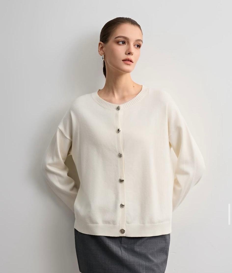 Cardigan con bottoni gioiello