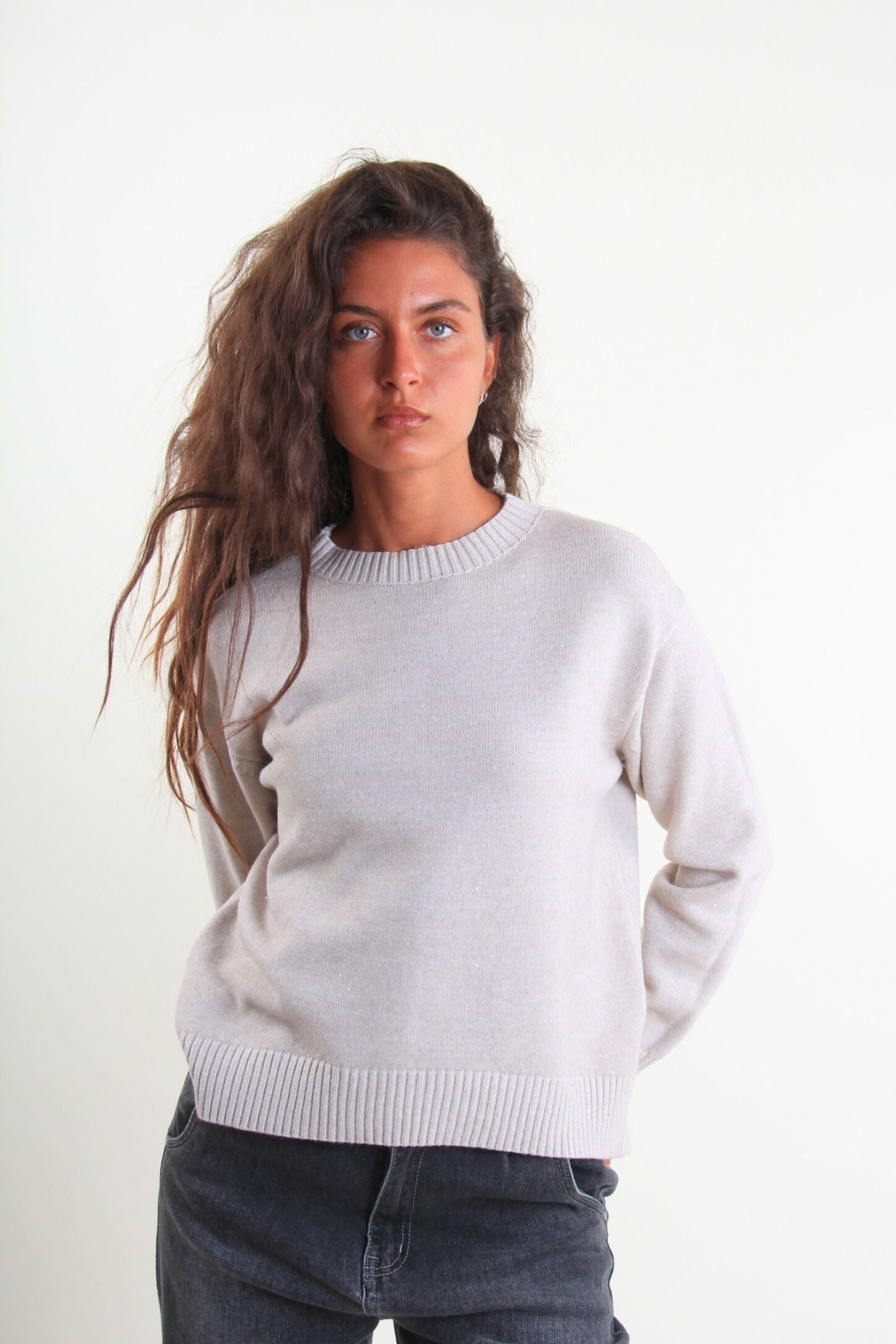 Maglione girocollo con micro paillettes