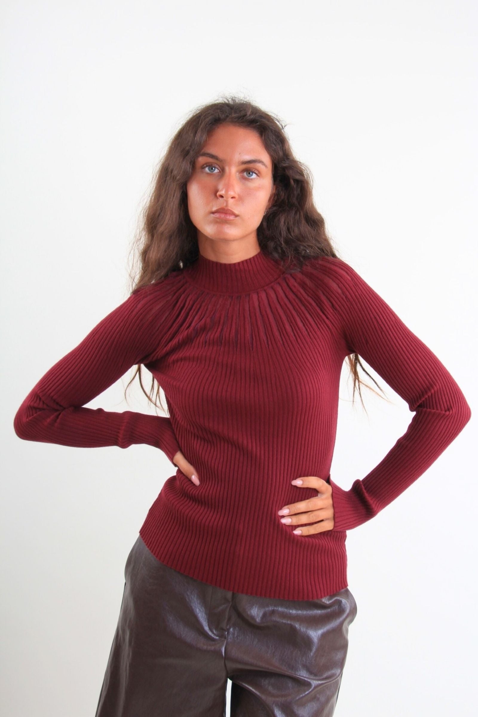 Maglia con inserti in tulle nel collo